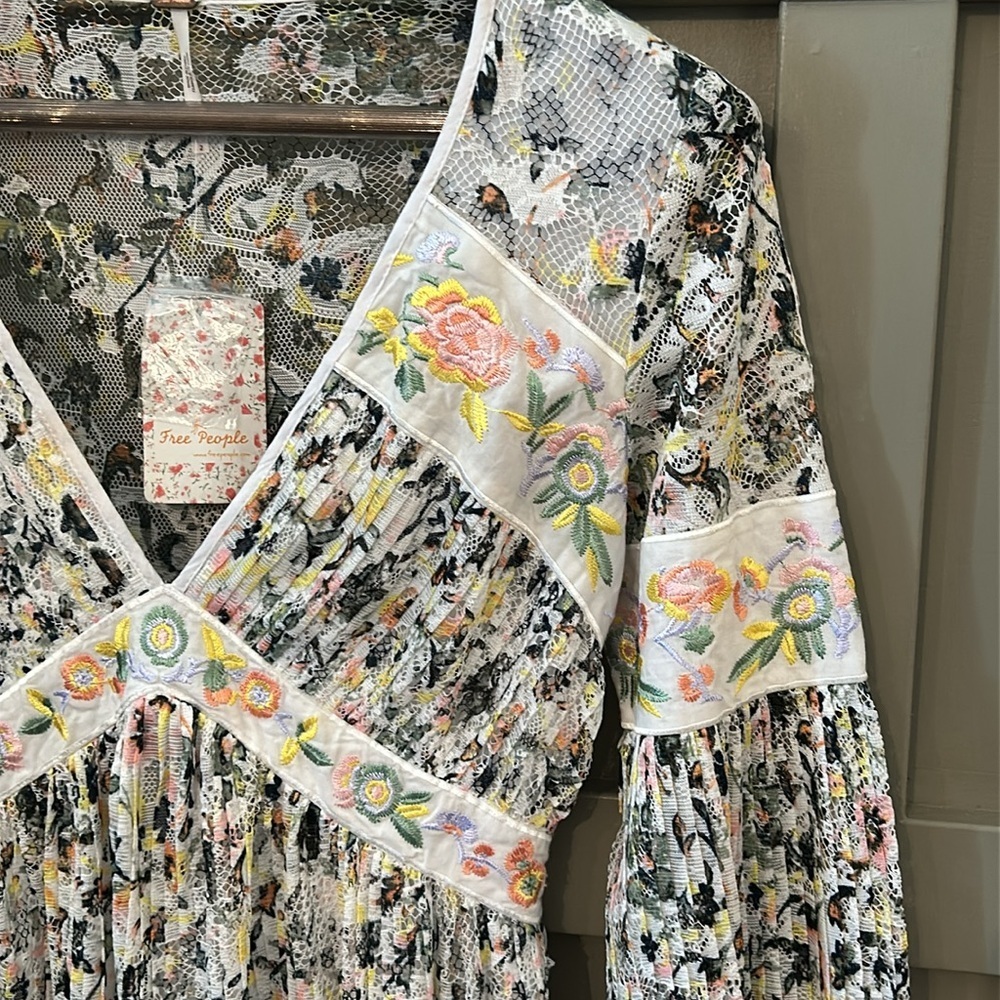 Free People Cherry Blossom Dress Embroidered Lace Long Sleeve Pleated Size 2 - Picture 6 of 13